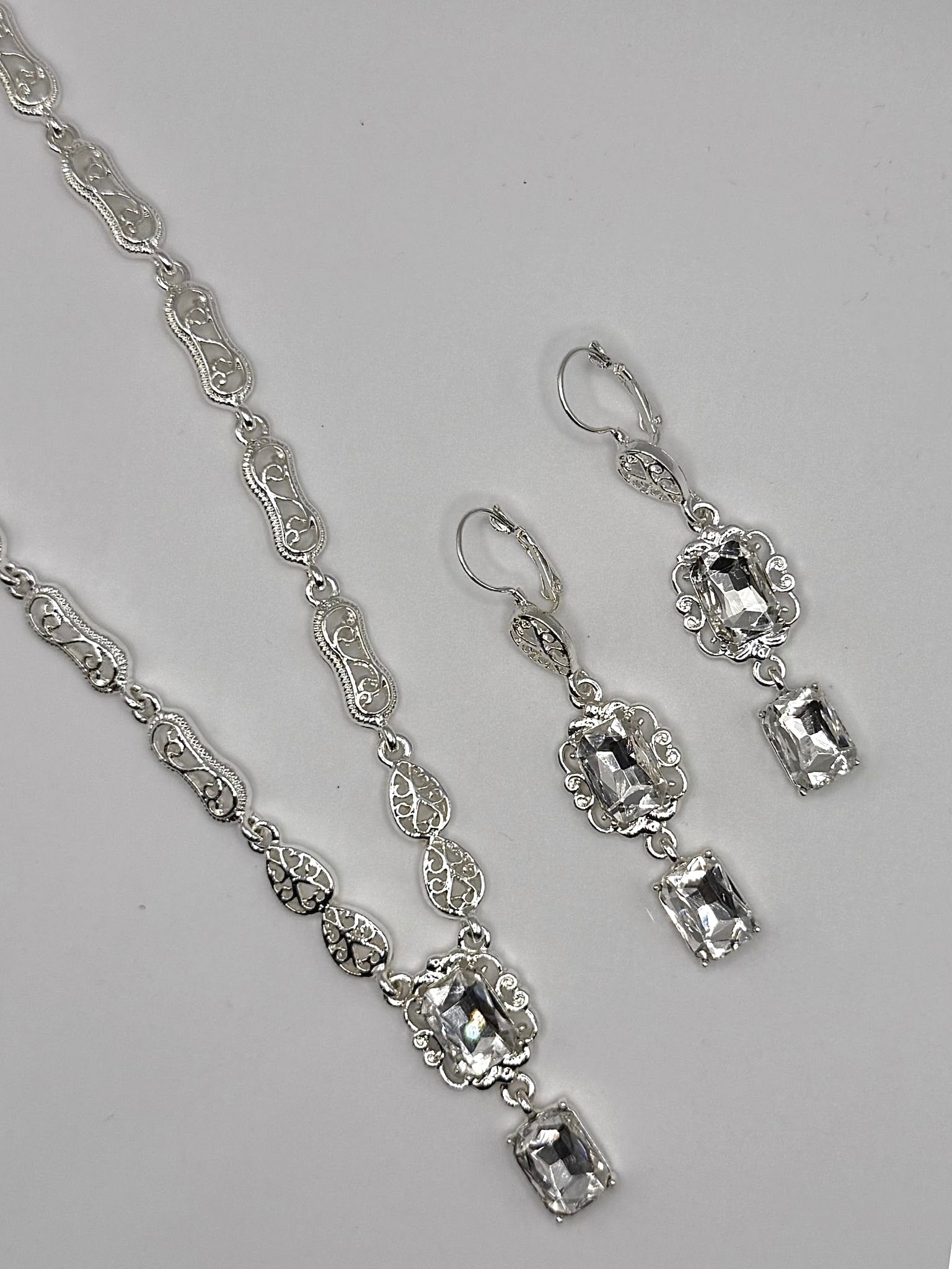 Collar con pendientes