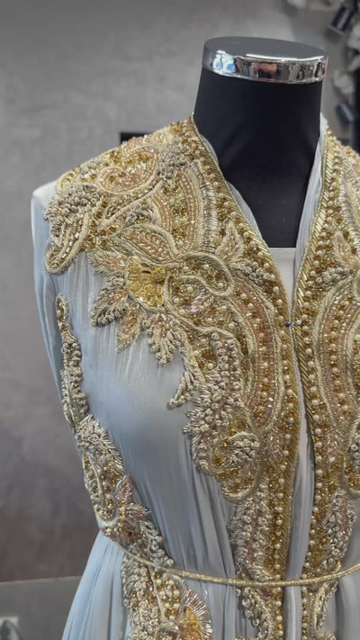 Licht ijsblauwe organza takshita stof met gouden bewerking video