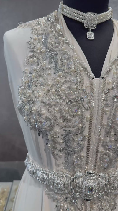 Creme takshita stof met zilveren bewerking