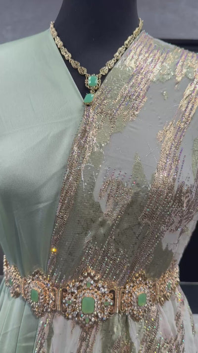 Mintgroene tlija stof met steentjes van hoogwaardige kwaliteit, geschikt voor takshita, dirac en andere traditionele kleding.