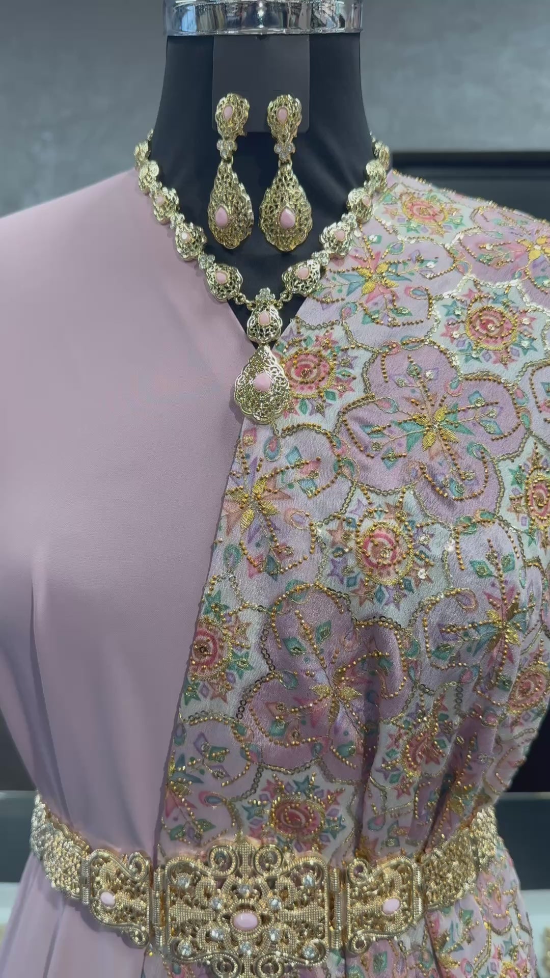 Oud roze sari stof voor takshita, caftan en feestkleding