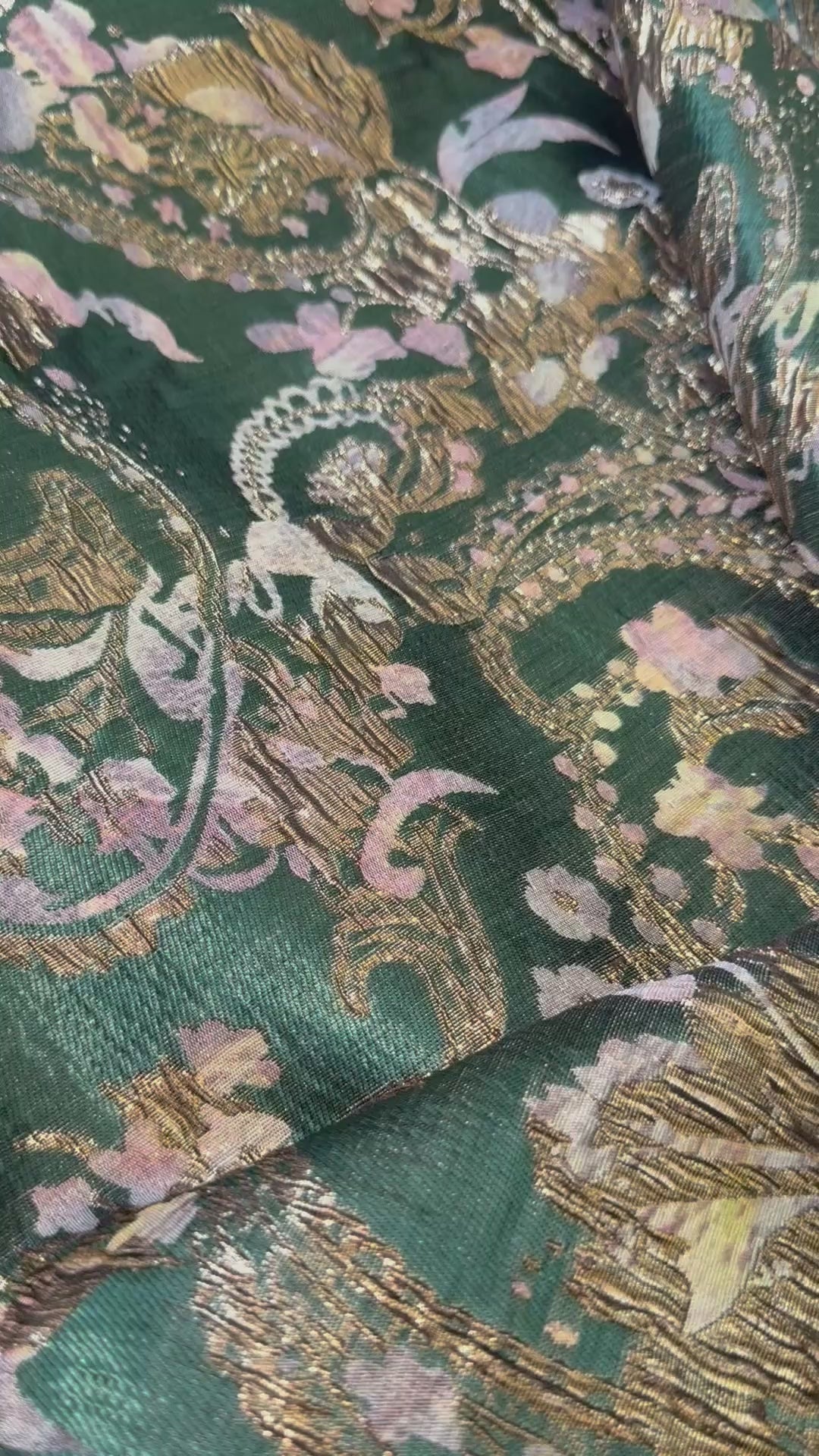 Luxe soepelvallende donkergroene brokaat stof. Geschikt voor Marokkaanse kleding zoals takshita's en caftans.