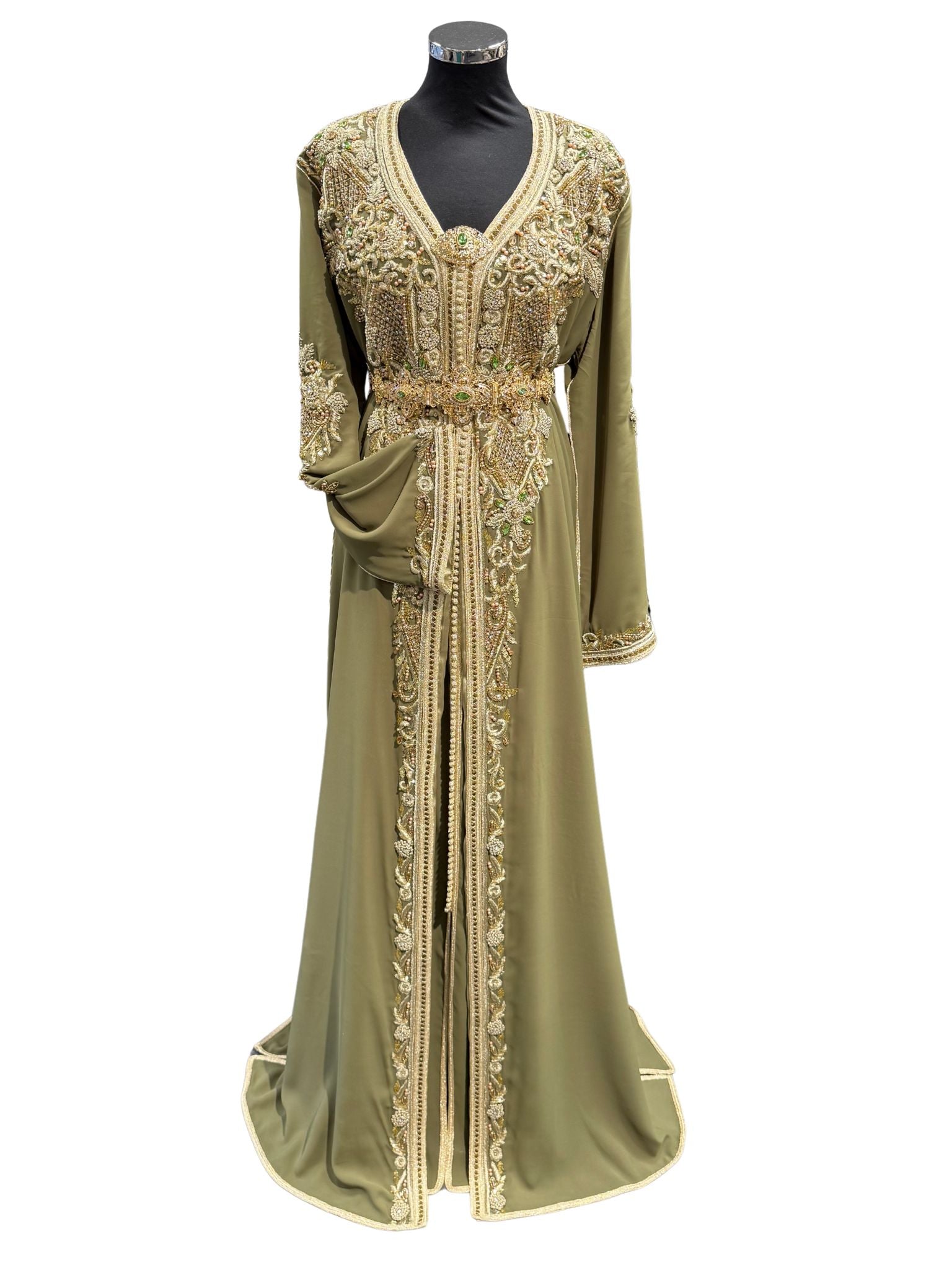 kant-en-klare takshita in mosgroen met gouden details.